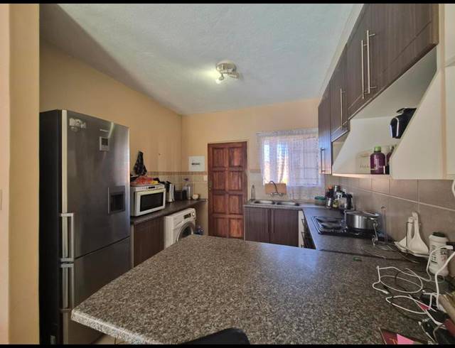 2 BEDROOM APARTMENT FOR SALE IN MOOIKLOOF RIDGE ESTATE